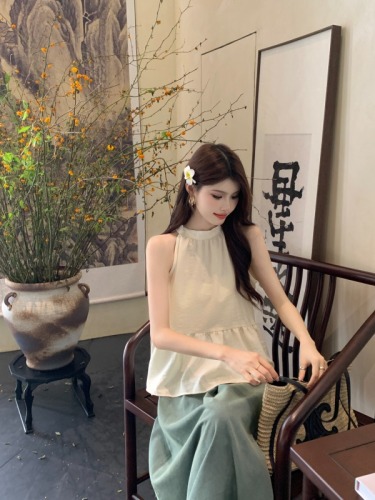 Real shot of apricot halterneck vest for women with summer sweet style loose casual age-reducing sleeveless top