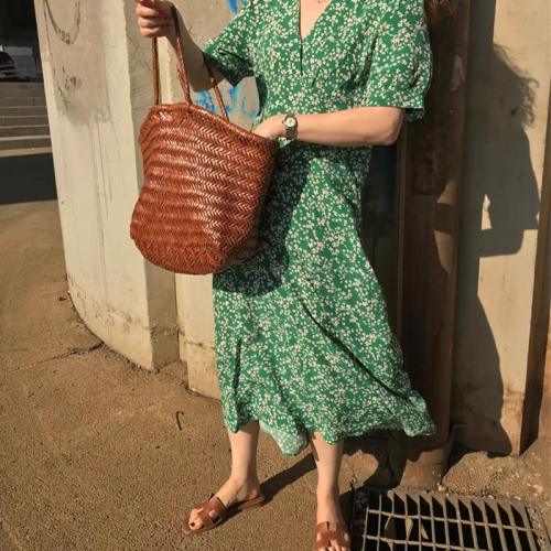 Korean version of the new 2024 summer French retro niche green floral dress V-neck high-waist temperament long skirt