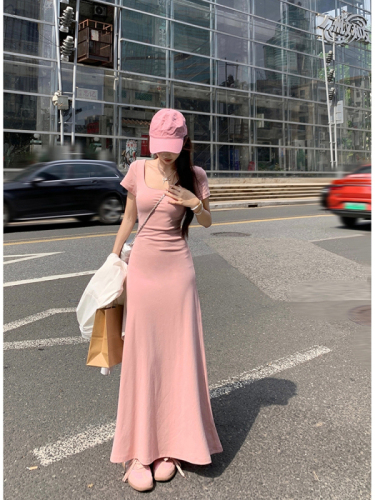 Pure lust-style pink short-sleeved dress for hot girls in summer with breast pads, elegant square neck and waist slimming A-line long skirt