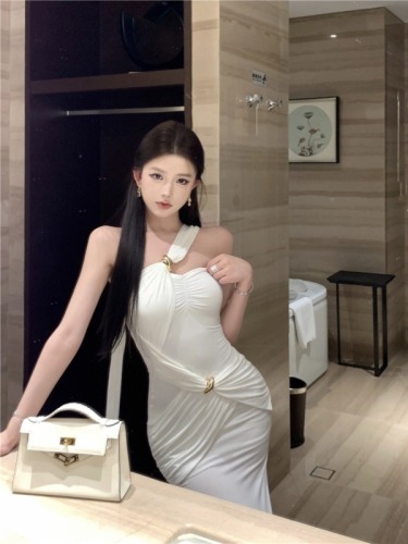 Actual shot ~ Yu Jie’s temperament and sexy female summer tube top and ribbon slit long dress