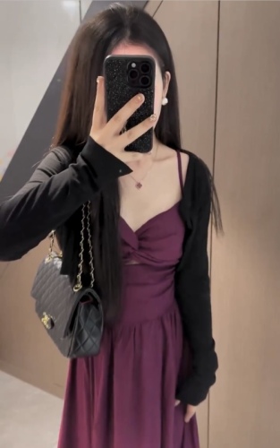 茶歇法式紫色吊带连衣裙子女夏季2024新款辣妹纯欲风性感开叉长裙