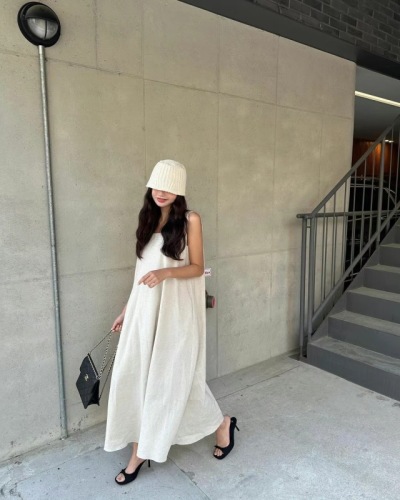 Loose sleeveless full skirt dress