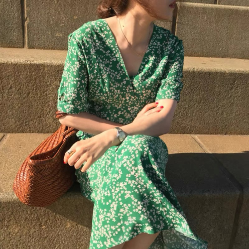 Korean version of the new 2024 summer French retro niche green floral dress V-neck high-waist temperament long skirt