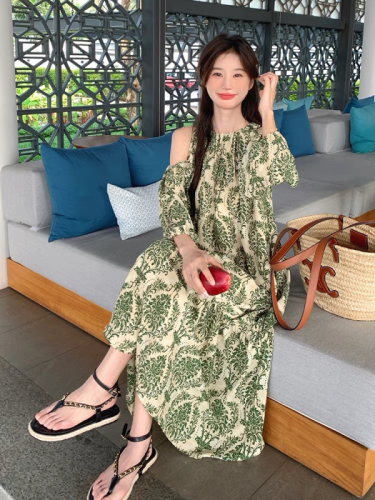 Green floral off-shoulder dress for women 2024 summer new French retro loose seaside resort style long skirt