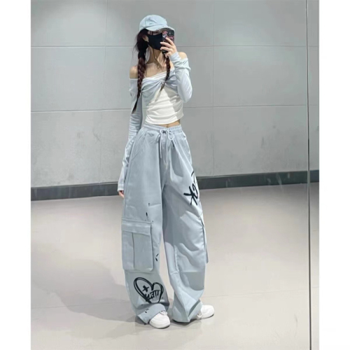 Official picture of American large size casual sports trousers for women, three-bar pleats, loose wide-legged national fashion hip-hop paratrooper pants
