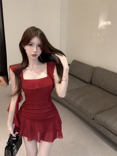 Real shot ~ A bright red girl with irregular ribbon dress, sexy pleated ruffle suspender skirt