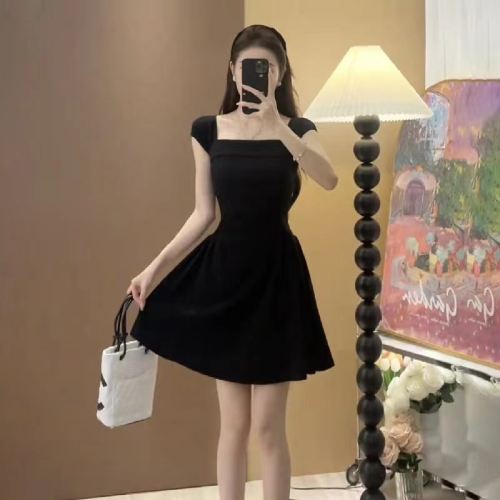 French square collar solid color pleated dress women's 2024 new summer temperament slim casual mid-length skirt