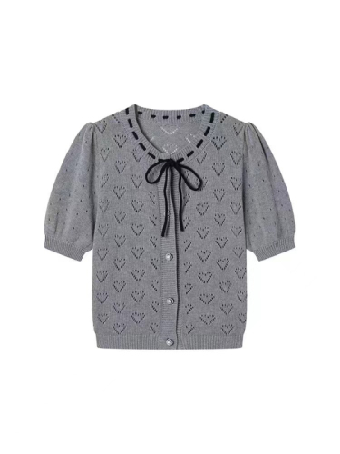 Design short tops for small people, thin love hearts, hollow gray short-sleeved knitted cardigans