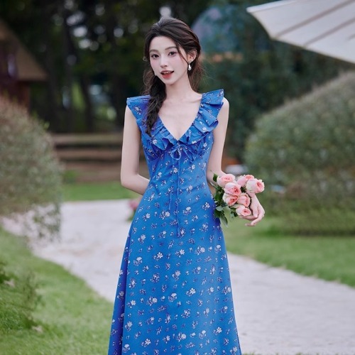 Official picture showing slim temperament French pastoral dress sexy Klein blue tea break holiday dress high-end floral summer