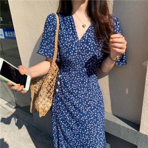 Tea break French style high-end blue floral V-neck dress plus size slightly chubby mm waist-slimming age-reducing long skirt