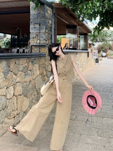 Actual shot ~ Milan Art Museum/Old money style minimalist design two-wear vest + wide-leg pants suit