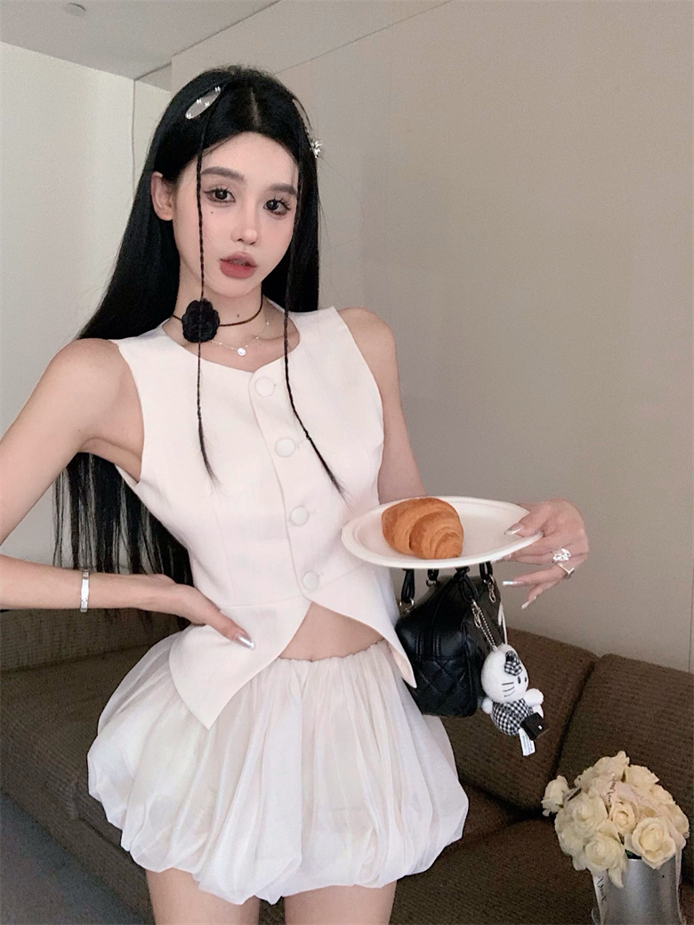 Real shot of modern minimalist slit, small fragrant vest, seersucker flower bud skirt, lantern skirt for women