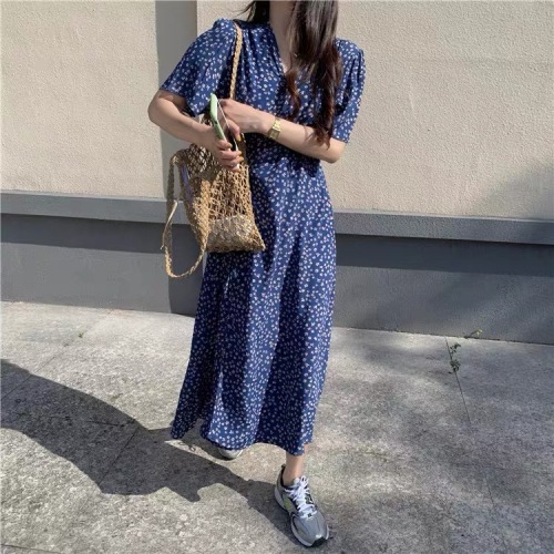 Tea break French style high-end blue floral V-neck dress plus size slightly chubby mm waist-slimming age-reducing long skirt