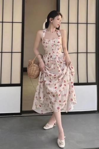 French retro floral halterneck dress 2024 new women's summer temperament high-end niche design suspender skirt