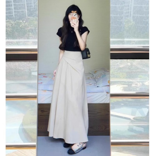 This year's popular two-piece skirt, niche black top, a-line skirt, hits the streets, age-reducing fashion suit, new summer style