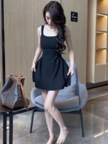 Niche temperament waist slimming black suspender dress women's summer new French short skirt