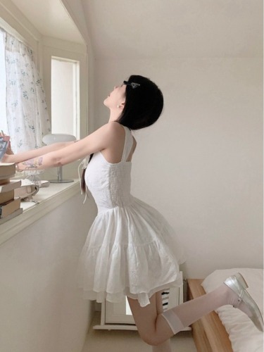 French first love pure lust style white suspender dress fairy waist temperament petite fluffy short skirt summer