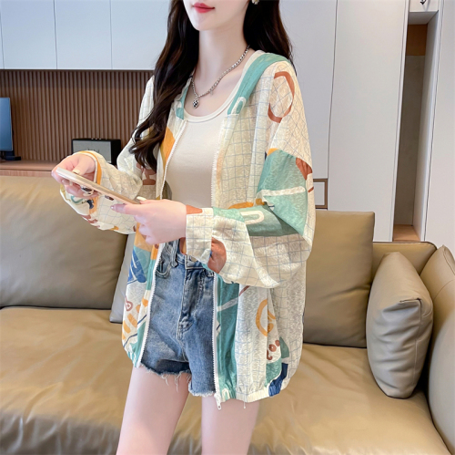 Real shot of the first light version of women's sun protection clothing 95% polyester 5% spandex ice silk summer thin anti-UV hooded breathable