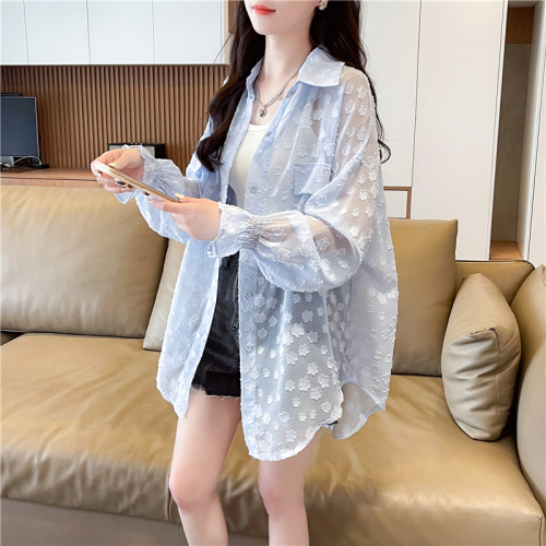 Actual shot of Internet celebrity ins trendy and super popular sun protection clothing for women in summer, loose and casual design, niche and versatile tops