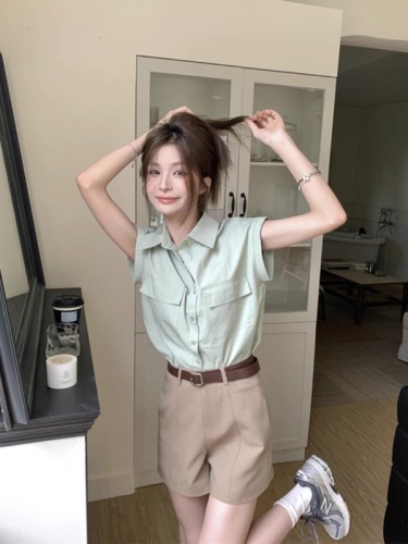 French retro green small flying sleeve short-sleeved shirt for women summer design niche loose new right shoulder shirt top