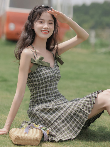 Small forest girl suspender dress women's summer French sweet high-end cold style green plaid skirt