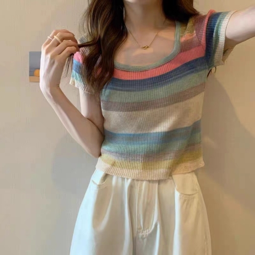 彩虹条纹方领短袖t恤女夏季法式锁骨独特别致短款针织衫辣妹上衣