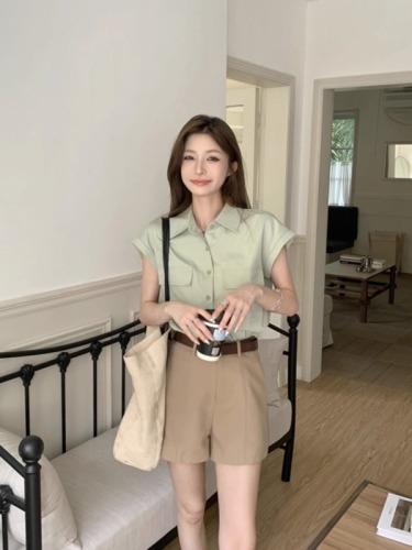 French retro green small flying sleeve short-sleeved shirt for women summer design niche loose new right shoulder shirt top