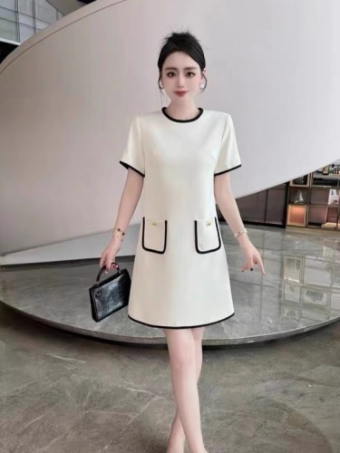 Shenzhen Nanyou high-quality women's clothing 2024 summer new fashion heavy industry contrast button pocket embellished dress