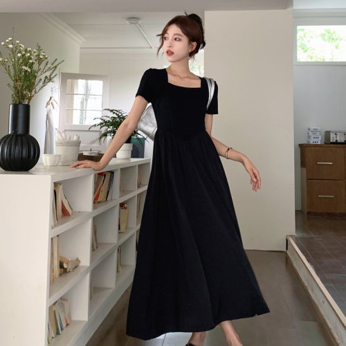 Real shot of large-size Hepburn-style square-neck dress, summer high-end temperament skirt, fat mm slimming black long skirt