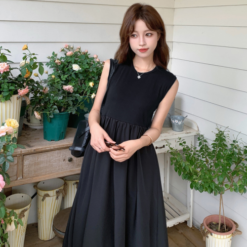 Real shot of Hepburn style tea break French black camisole dress for women 2024 new summer temperament long skirt