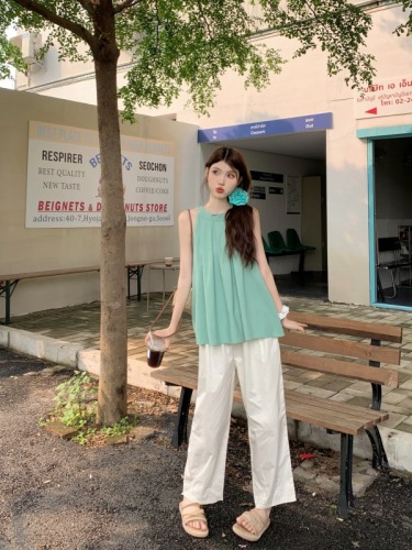 Real shot of solid color pleated halterneck summer loose wide-leg pants and casual pants two-piece temperament suit