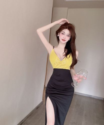 Real shot of sexy spliced ​​long dress with high slits and contrasting color suspender dress