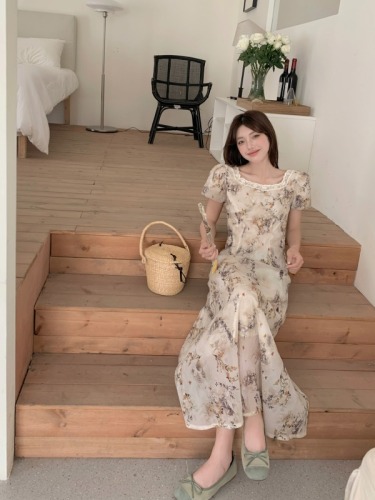 Real shot of French floral puff sleeve dress, tea break dress, new summer style, gentle style, slim and light