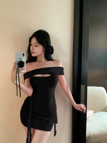Actual shot of Pure Sexy Sexy Sloped Shoulder One-shoulder Irregular Slimming Hips Vacation Dress