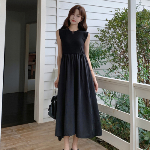 Real shot of Hepburn style tea break French black camisole dress for women 2024 new summer temperament long skirt