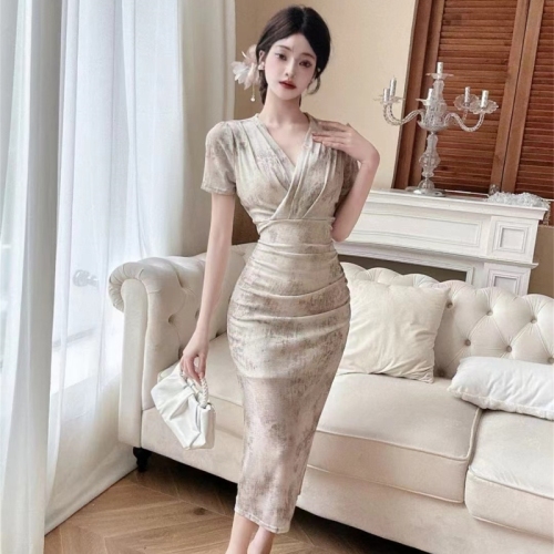 Real shot of V-neck short-sleeved dress for women, waist slimming skirt