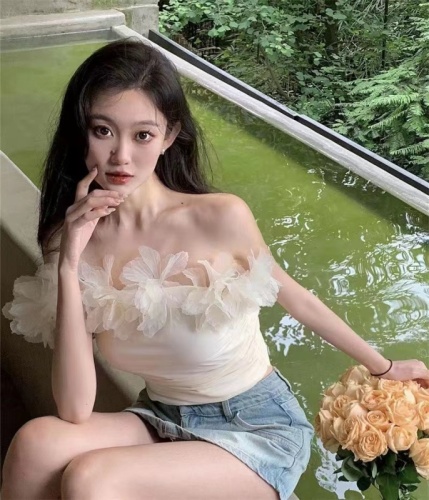 Sweet hot girl camisole new style sleeveless sexy short one-shoulder clavicle three-dimensional flower top for women to wear outside