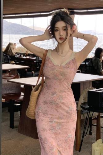 Real shot of floral V-neck suspender dress French gentle style tight hip skirt seaside resort style