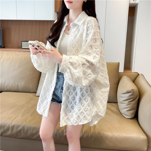 Actual shot of Internet celebrity ins trendy and super popular sun protection clothing for women in summer, loose and casual design, niche and versatile tops