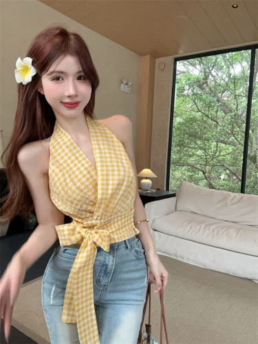 Real photos of seaside outfits, Hong Kong-style halterneck camisole for women to wear outside and inside, sexy hot girl design tops