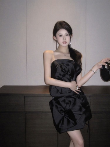 Real shot ~ Rich family’s daughter’s dinner party, three-dimensional large flower decoration, multi-layered waist-cinching temperament, slimming tube top dress