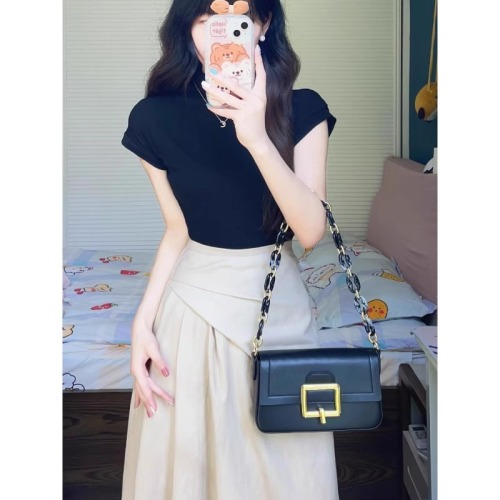 This year's popular two-piece skirt, niche black top, a-line skirt, hits the streets, age-reducing fashion suit, new summer style