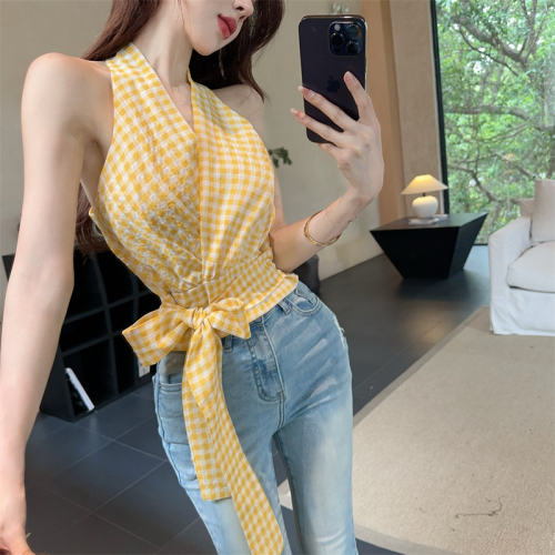 Real photos of seaside outfits, Hong Kong-style halterneck camisole for women to wear outside and inside, sexy hot girl design tops