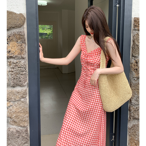 Like flowers in the wild French red plaid dress women's new summer new waist slimming holiday suspender dress
