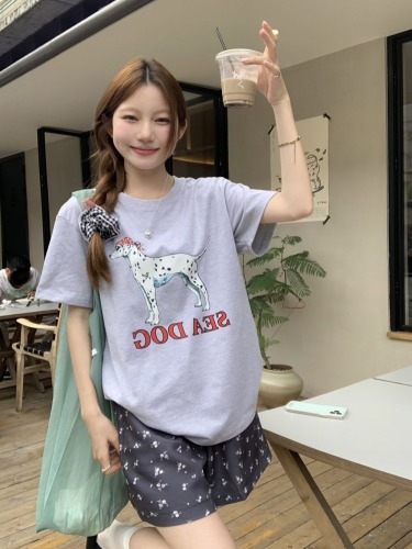 Actual shot of loose and lazy printed letter round neck fun T-shirt top