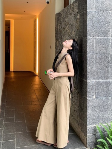 Actual shot ~ Milan Art Museum/Old money style minimalist design two-wear vest + wide-leg pants suit