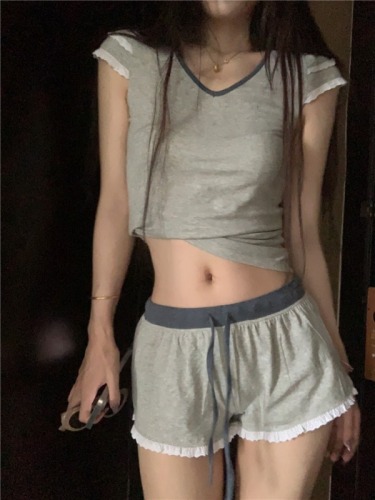 实拍韩系设计小众蕾丝花边短袖T恤+时尚休闲短裤套装