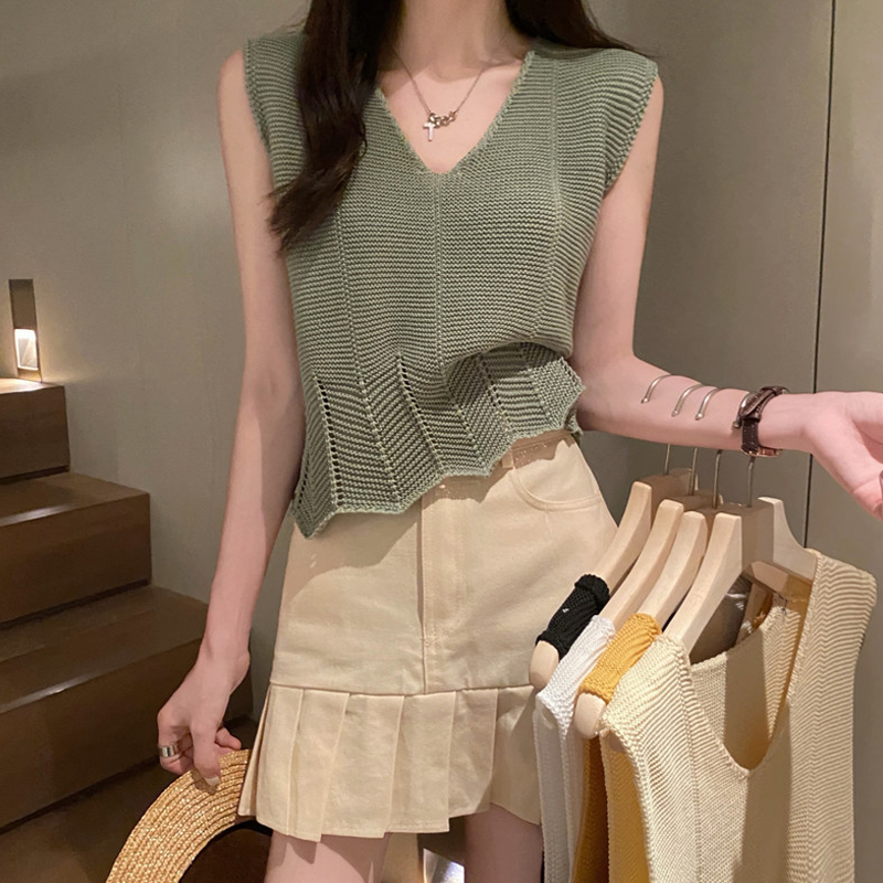 Korean chic design V-neck vest for women summer new solid color short top slim fit and versatile