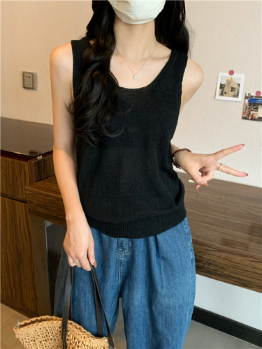 Real shot of lazy style U-neck solid color sleeveless knitted camisole for hot girls to wear slim gray top