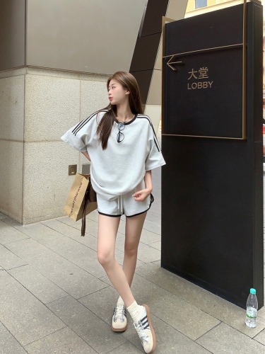 Actual shot ~ Contrast color round neck loose top + drawstring elastic waist shorts set